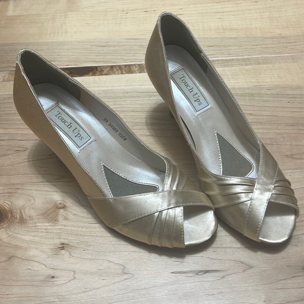 Champagne dress shoe